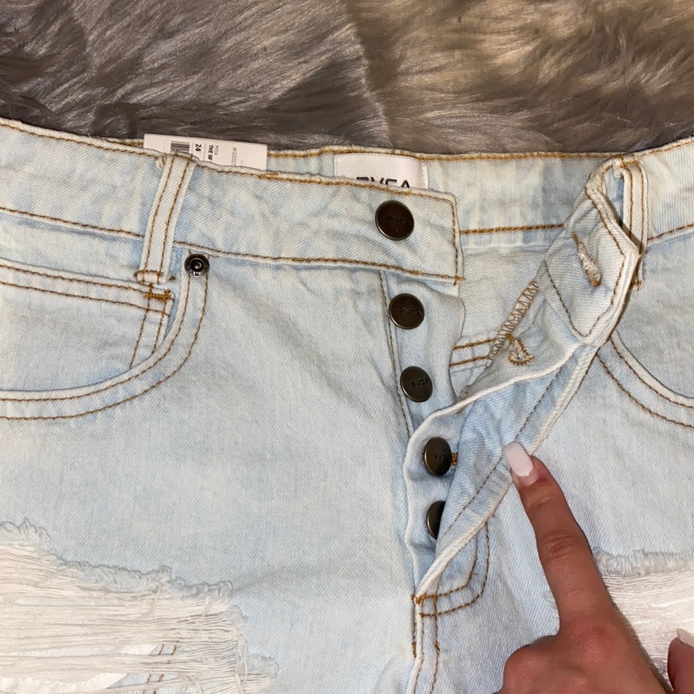 NWT RVCA Light Was Ripped Jean Shorts - Picture 4 of 8